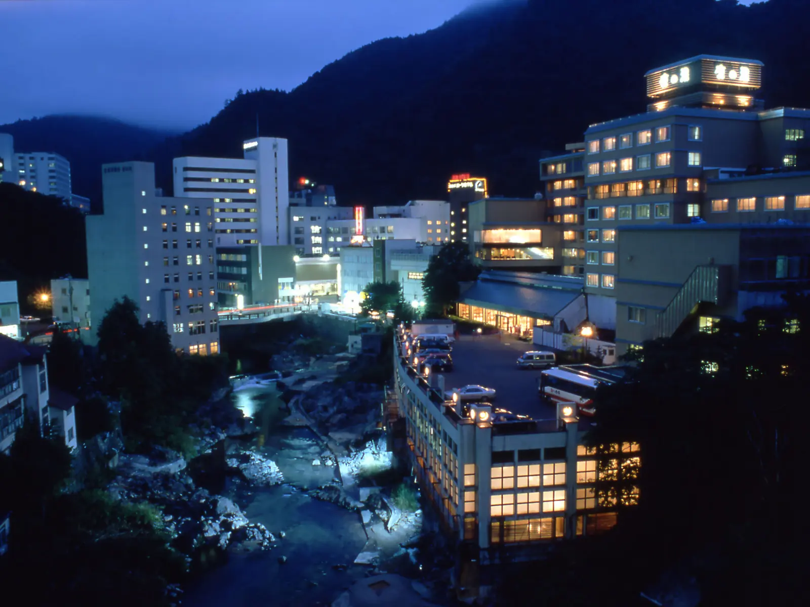 定山渓温泉街の夜